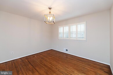 9205 Kristin Ln, Fairfax, VA 22032 - photo 6