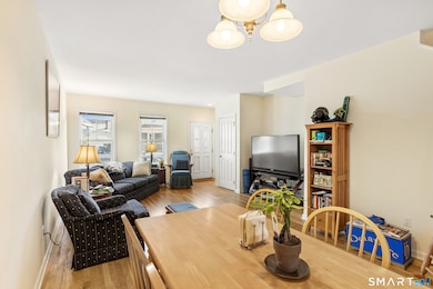 17 Dolsen Place, Stamford, CT 06901 - photo 4