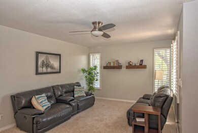 004_Living Area