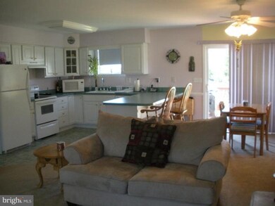 2807 Wakefield St, Colonial Beach, VA 22443 - photo 2