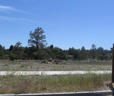 900 NW 13th St, Redmond, OR 97756 - photo 2