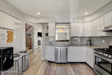 6 - Kitchen