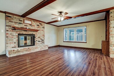 354 W Castle Harbour Dr, Friendswood, TX 77546 - photo 4