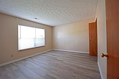 793 Crevis Ln, Columbus, OH 43228 - photo 5