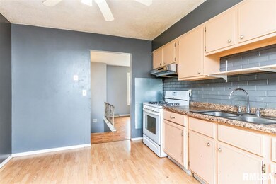 4006 Cresthill Dr, Davenport, IA 52806 - photo 6