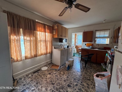 201 Taylor Ave, Jamestown, TN 38556 - photo 6