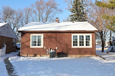 10907 Glenway Ct, Milwaukee, WI 53222 - photo 2