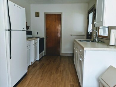 kitchen w/pantry
