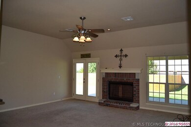 Living room with Fireplace