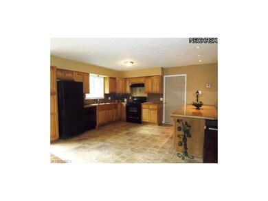 Kitchen feature all appliances.