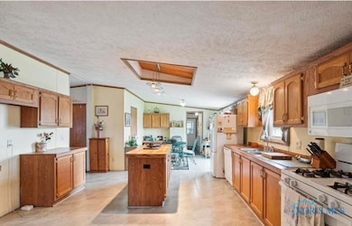 715 S Holland Sylvania Rd, Toledo, OH 43615 - photo 7