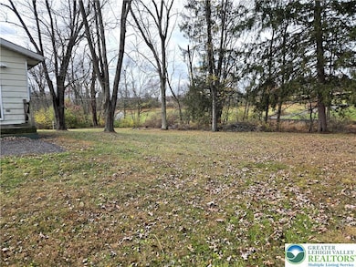 6134 Bottom Rd, Slatington, PA 18080 - photo 5