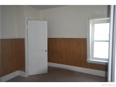 Bedroom upper unit