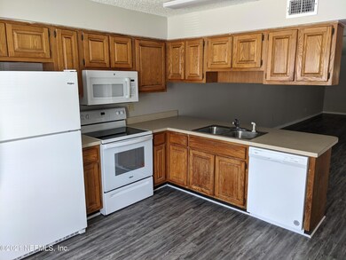 4533 Melissa Ct W, Jacksonville, FL 32210 - photo 4