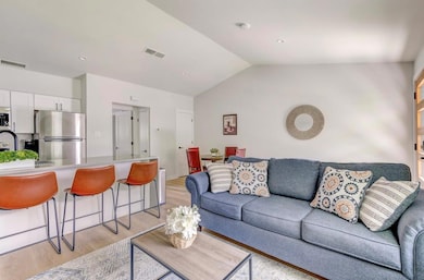 1205 Hollow Creek Dr unit 202, Austin, TX 78704 - photo 3