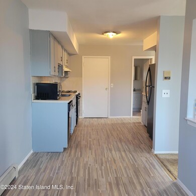 10 Lamped Loop, Staten Island, NY 10314 - photo 5