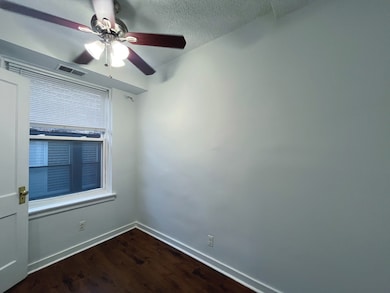 3727 N Pine Grove Ave unit 403, Chicago, IL 60613 - photo 6