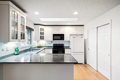 16 Spyglass Point Cir, Bedford, NH 03110 - photo 6