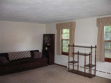 55 Rollins St, Springfield, MA 01109 - photo 5