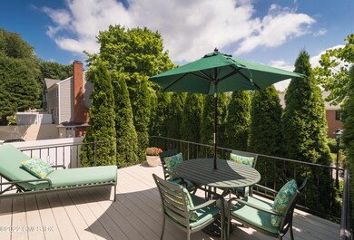 42 Greenwich Hills Dr unit 42, Greenwich, CT 06831 - photo 2