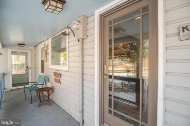 12101 Daisy Ln, Glenn Dale, MD 20769 - photo 3