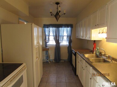 2339 Hawthorne Ct, Bettendorf, IA 52722 - photo 2