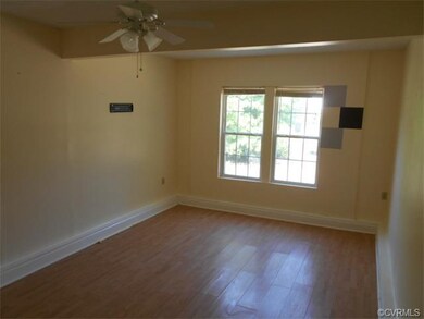 Family room, laminate floor