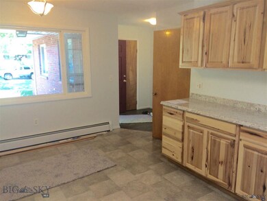 Bright & Sunny Kitchen