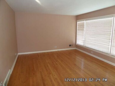694 S Spring Rd, Elmhurst, IL 60126 - photo 2