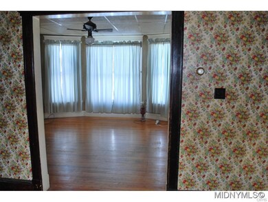 Dining looking into Family Rm