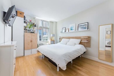 Powerhouse Yard Condo unit 11-B, New York, NY 11101 - photo 4