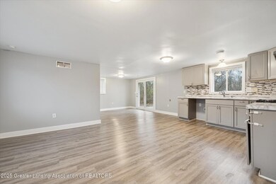 5424 S Waverly Rd, Lansing, MI 48911 - photo 6