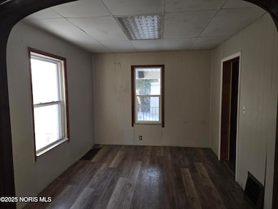 647 Curtis St, Toledo, OH 43609 - photo 4