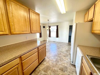 766 Lonnie Ln, Winnemucca, NV 89445 - photo 5