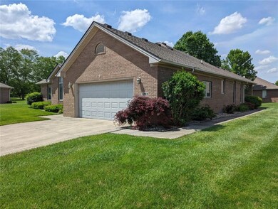 4984 W Hyde Ct, Columbus, IN 47203 - photo 2