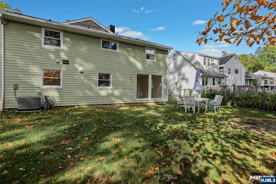 92 Grove St, Waldwick, NJ 07463 - photo 3