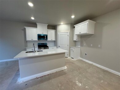 6812 Labelle Dr, Warr Acres, OK 73132 - photo 4