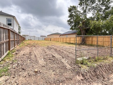 8120 Willow St, Houston, TX 77088 - photo 3