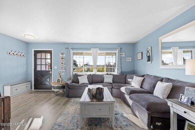 1505 Walnut St, Zillah, WA 98953 - photo 6