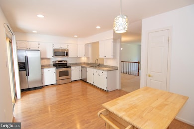 13962 Lightburn Ln, Centreville, VA 20121 - photo 6