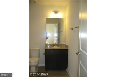 42612 Freistadt Square, Sterling, VA 20166 - photo 6