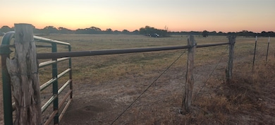 321 Veteran's Memorial Dr, Navasota, TX 77868 - photo 3