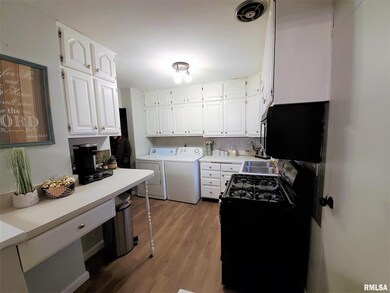 2414 W 13th St, Davenport, IA 52804 - photo 4