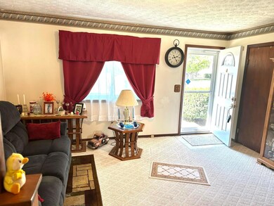 2906 Gentry Ln, Columbus, OH 43232 - photo 3