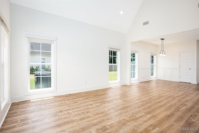 Vaulted ceiling in the living area