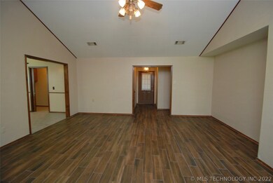 8212 E Lansing St, Broken Arrow, OK 74014 - photo 5