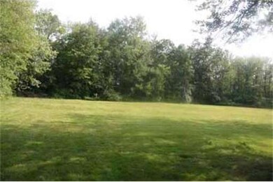 32 Spruce St, Greenfield, MA 01301 - photo 3