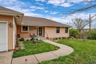 3504 SW Kent Ct, Topeka, KS 66614 - photo 4