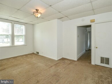 323 S Line St, Lansdale, PA 19446 - photo 4