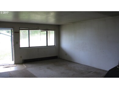 94052 Azalea Ln, Gold Beach, OR 97444 - photo 4